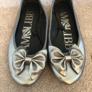 Silver metallic Sam & Libby bow flats